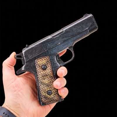 A Light Shining in Darkness Fallout New Vegas Prop Replica cosplay Greencade