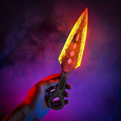 Bangalore Heirloom Knife with LED lights – Apex Legends - Greencade