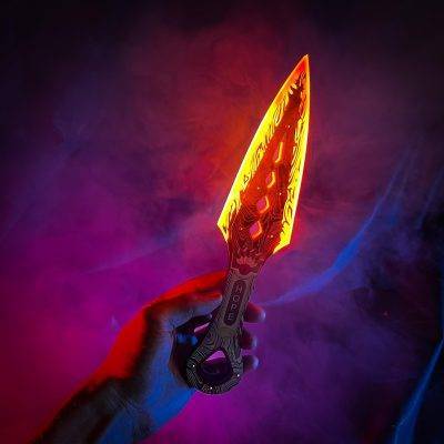 Bangalore Heirloom Knife with LED lights – Apex Legends - Greencade