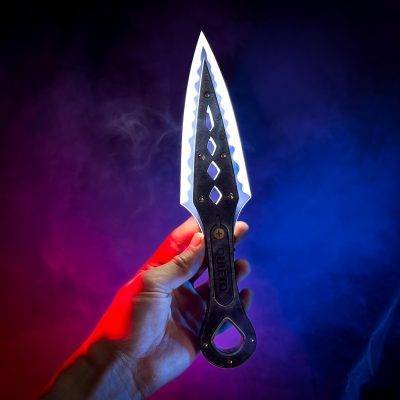 Bangalore Heirloom Knife with LED lights – Apex Legends - Greencade