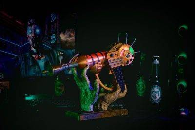 Ray Gun LED - Call of Duty Ray Gun Replica COD Ray Gun Prop - Greencade