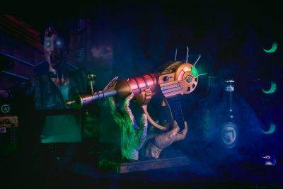 Ray Gun LED GOLD from Call of Duty - Greencade