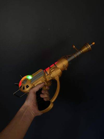 Ray Gun LED Gold from Call of Duty - Greencade