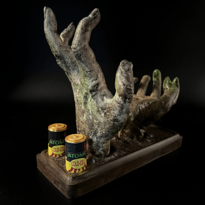 Prop Stand Call of Duty Zombies Replica Prop - Greencade